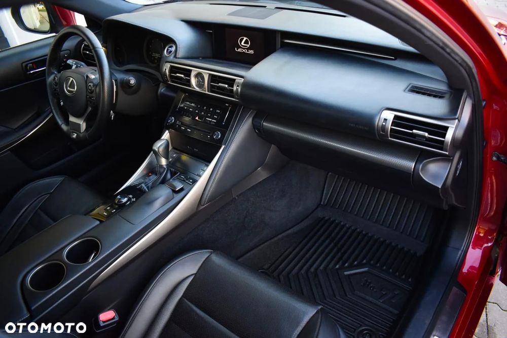 Lexus IS 300h F Sport - 8