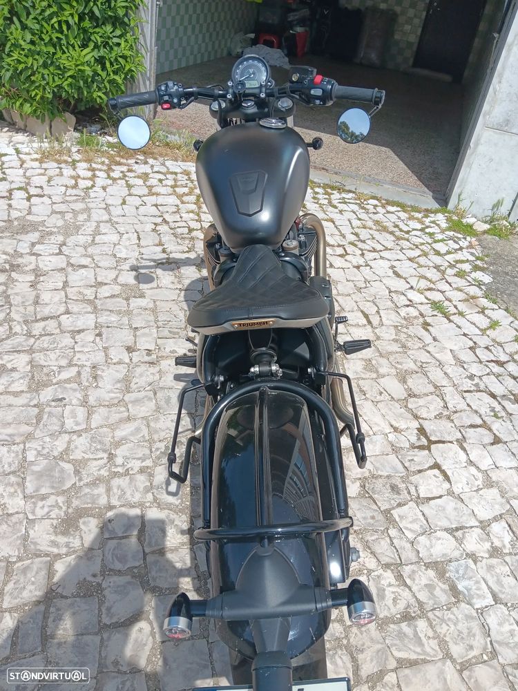 Triumph Bonneville Bobber - 2