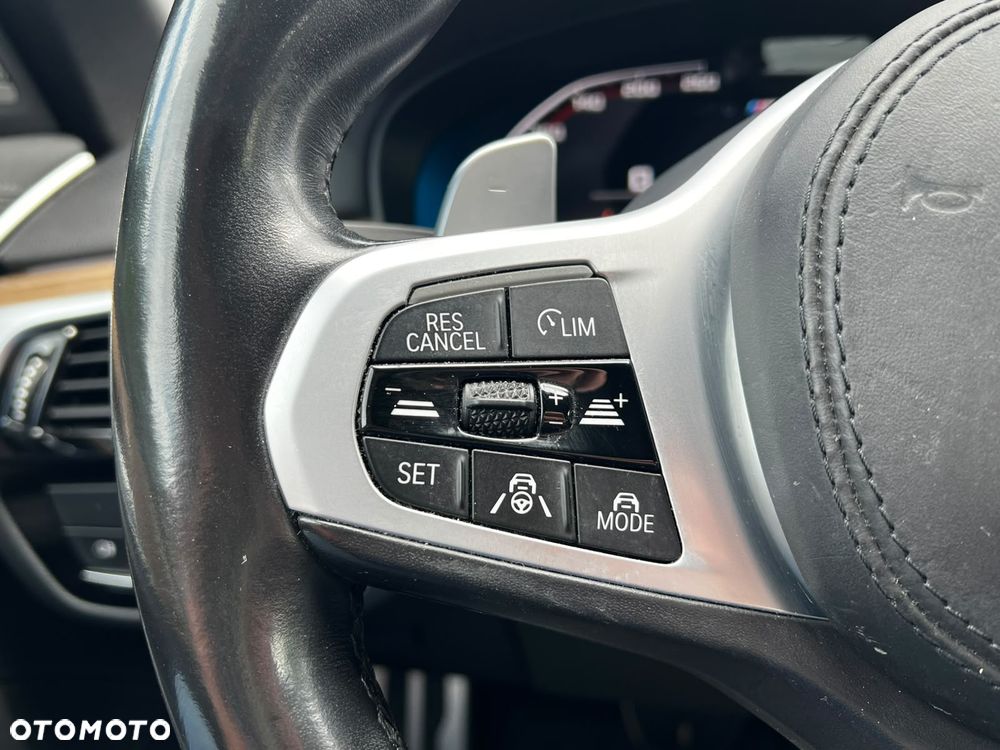 BMW Seria 5 M550i xDrive - 20