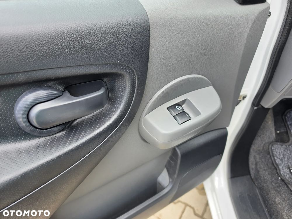 Nissan NV200 - 10