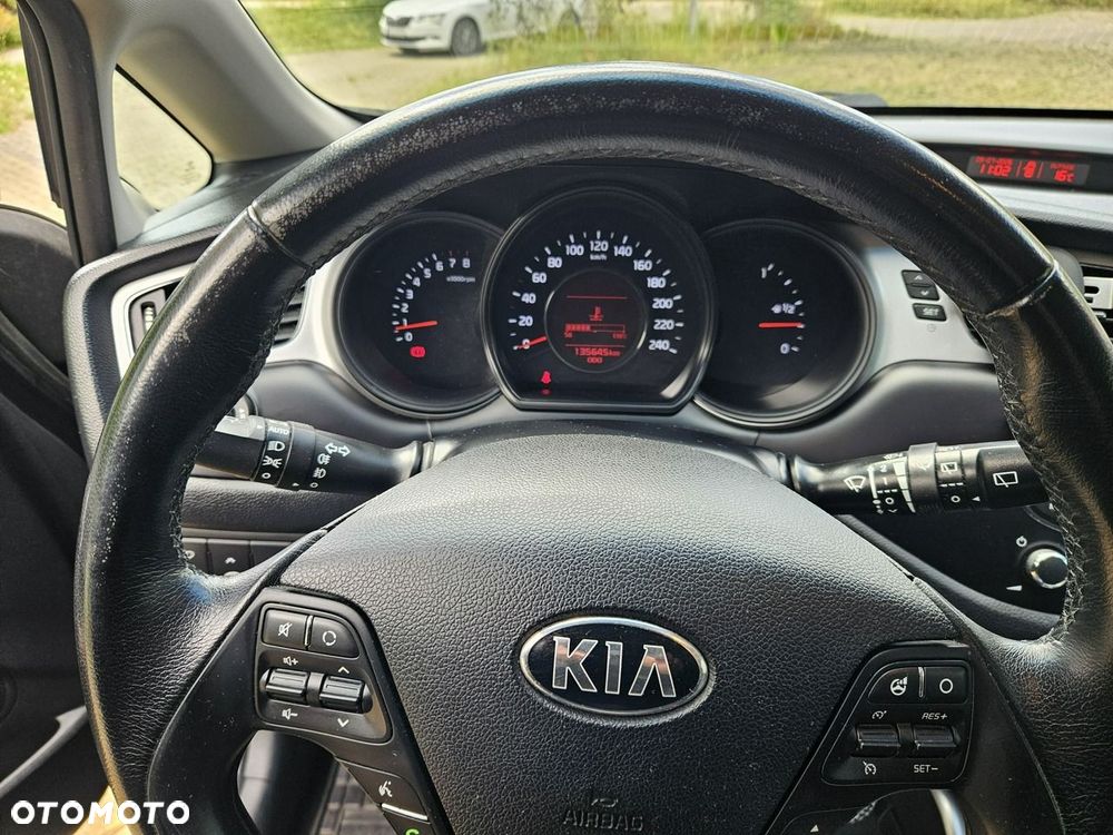 Kia Ceed - 16