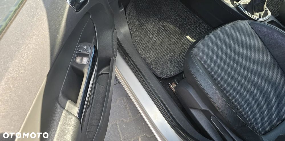 Opel Corsa 1.4 16V Innovation - 11