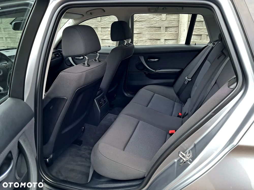 BMW Seria 3 320d - 27