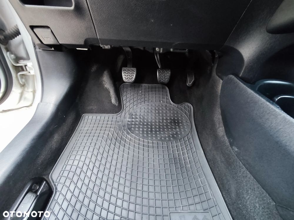 Toyota Yaris - 15