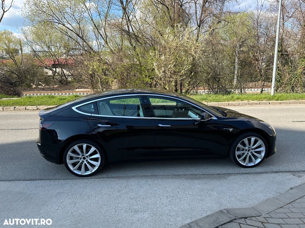 Tesla Model 3 - 5