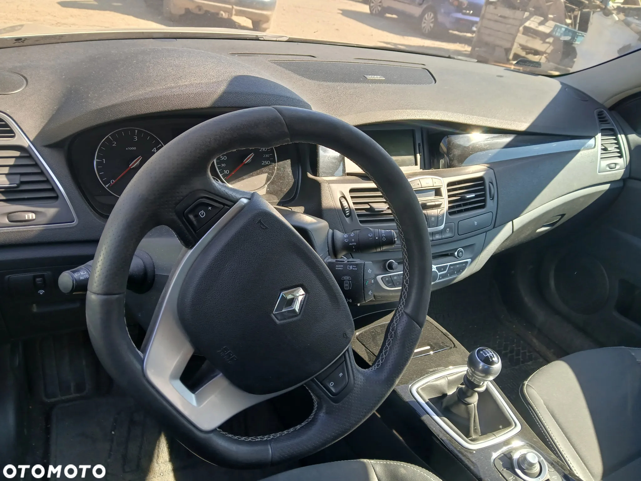 renault laguna III bose fotel fotele kanapa deska kokpit podsufitka boczek boczki klamka podłokietnik - 3