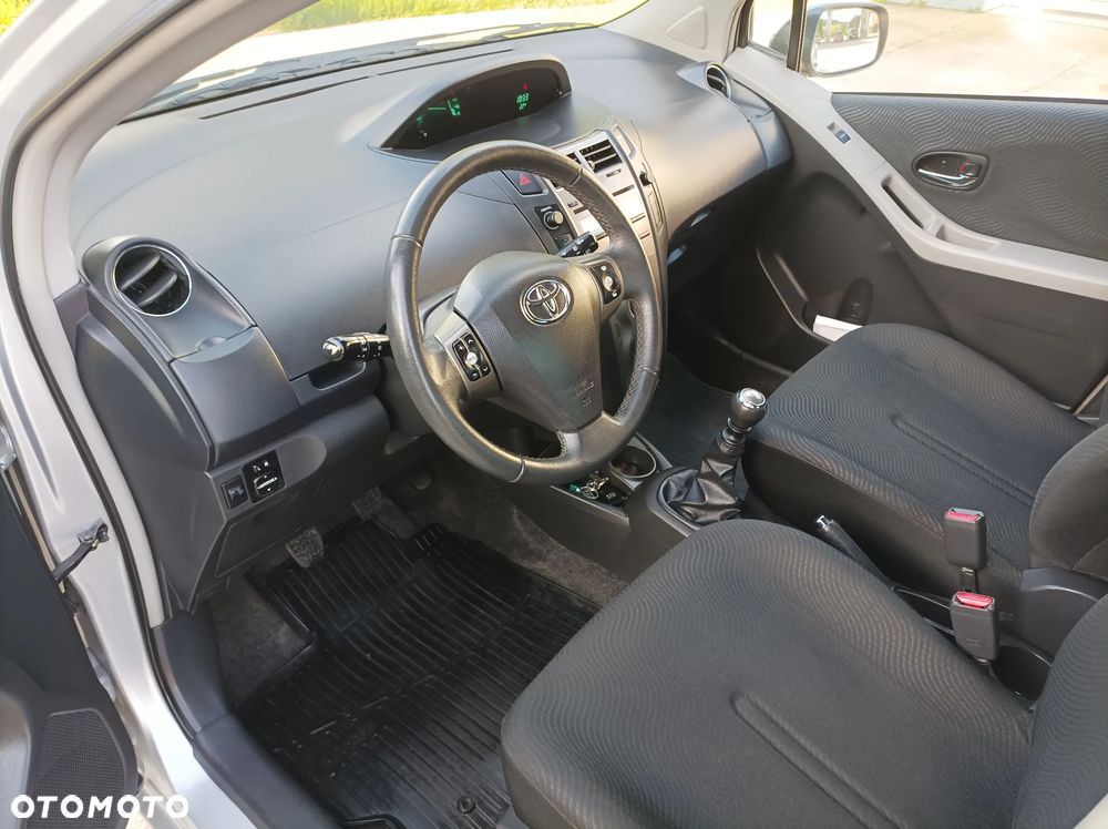 Toyota Yaris 1.33 VVT-i Executive - 16