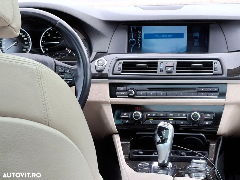 BMW Seria 5 525d xDrive Touring - 9