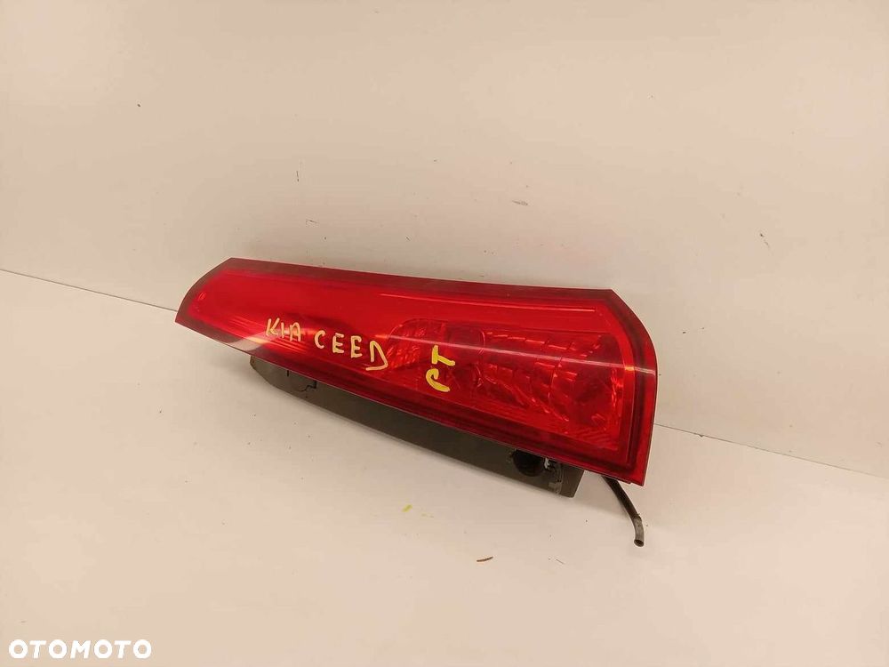 LAMPA PRAWA TYLNA TYŁ KIA CEED KOMBI GÓRNA 06-09 - 2