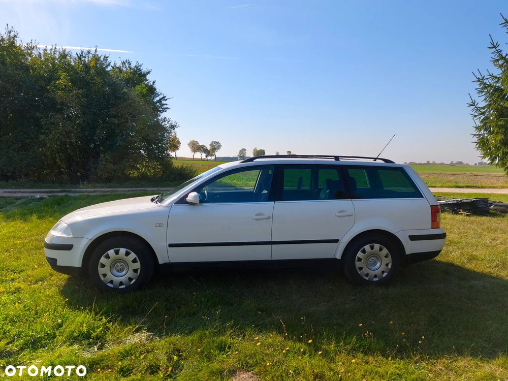 Volkswagen Passat 1.6 Comfortline Family - 40