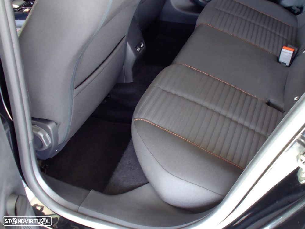 Peugeot e-208 - 8