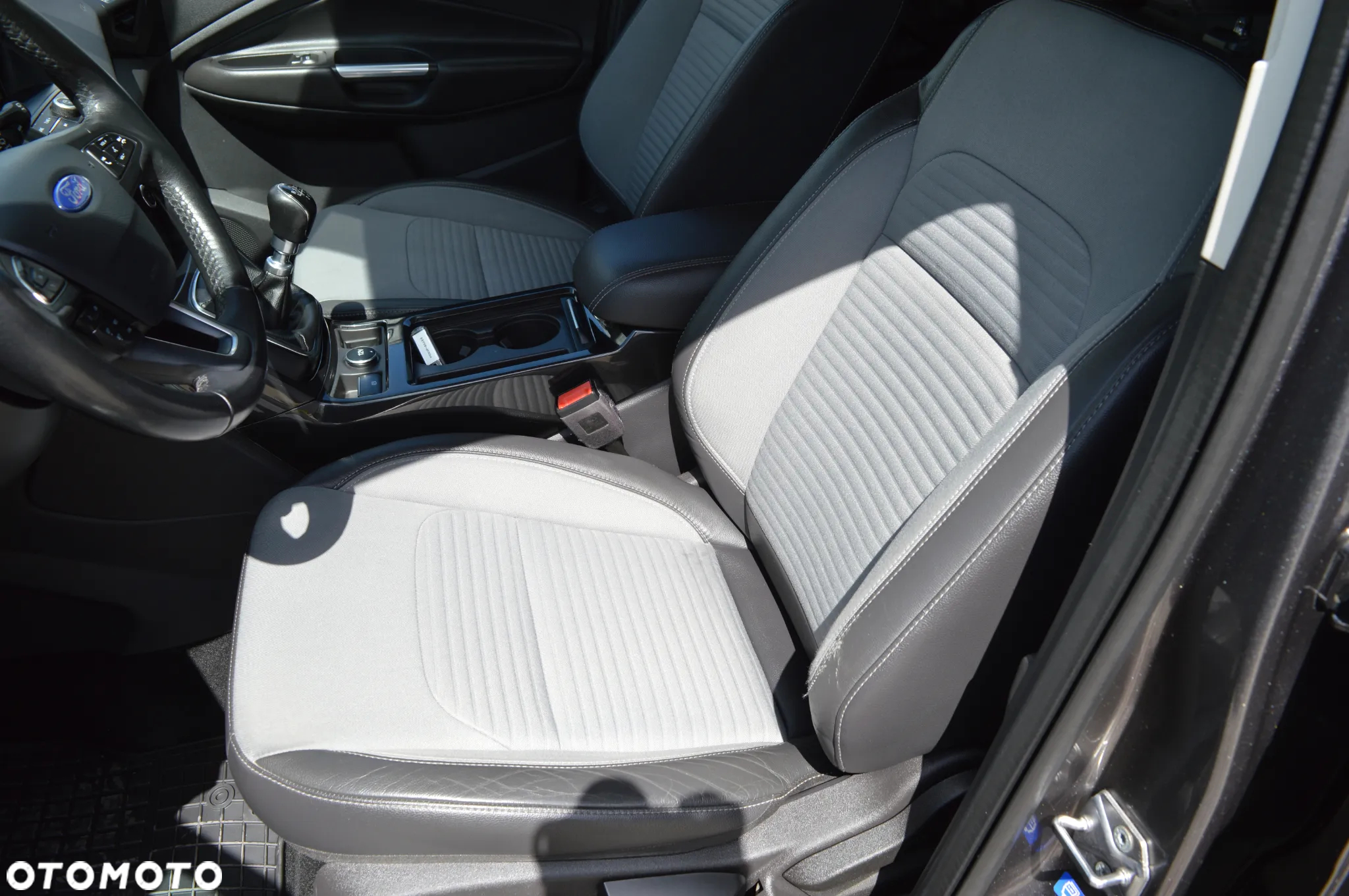 Ford Kuga 2.0 TDCi 2x4 Titanium - 19