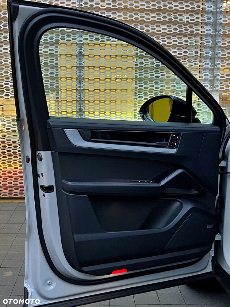 Porsche Cayenne - 12