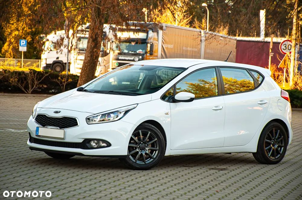 Kia Ceed 1.6 GDI Platinum Edition - 33