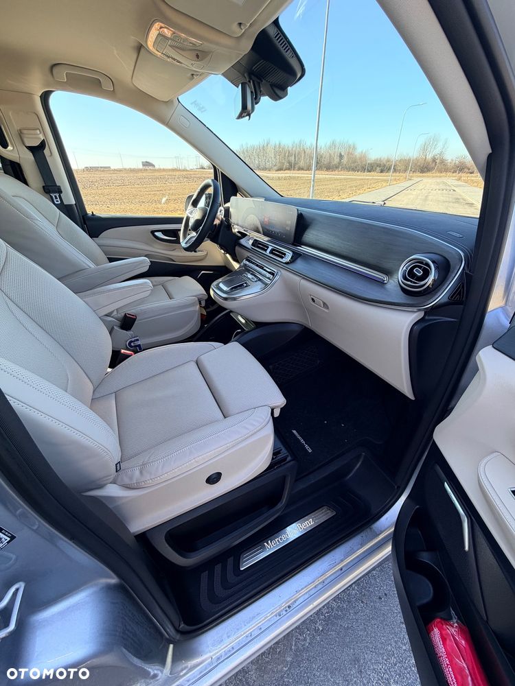 Mercedes-Benz Klasa V - 16