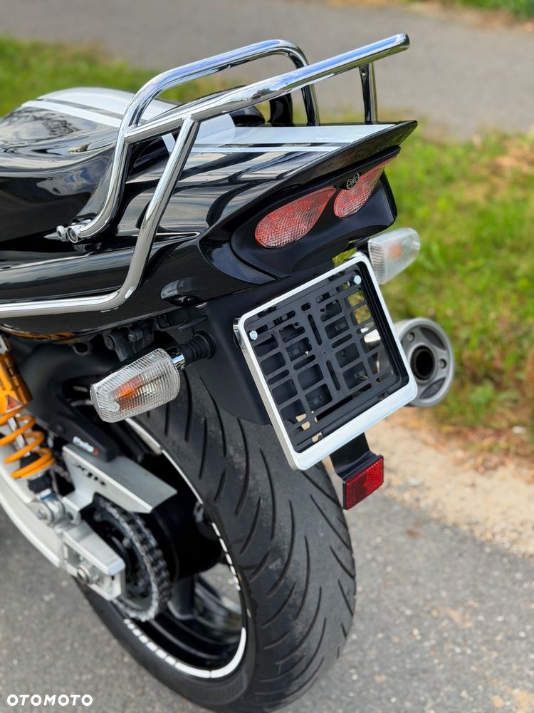 Yamaha XJR - 10