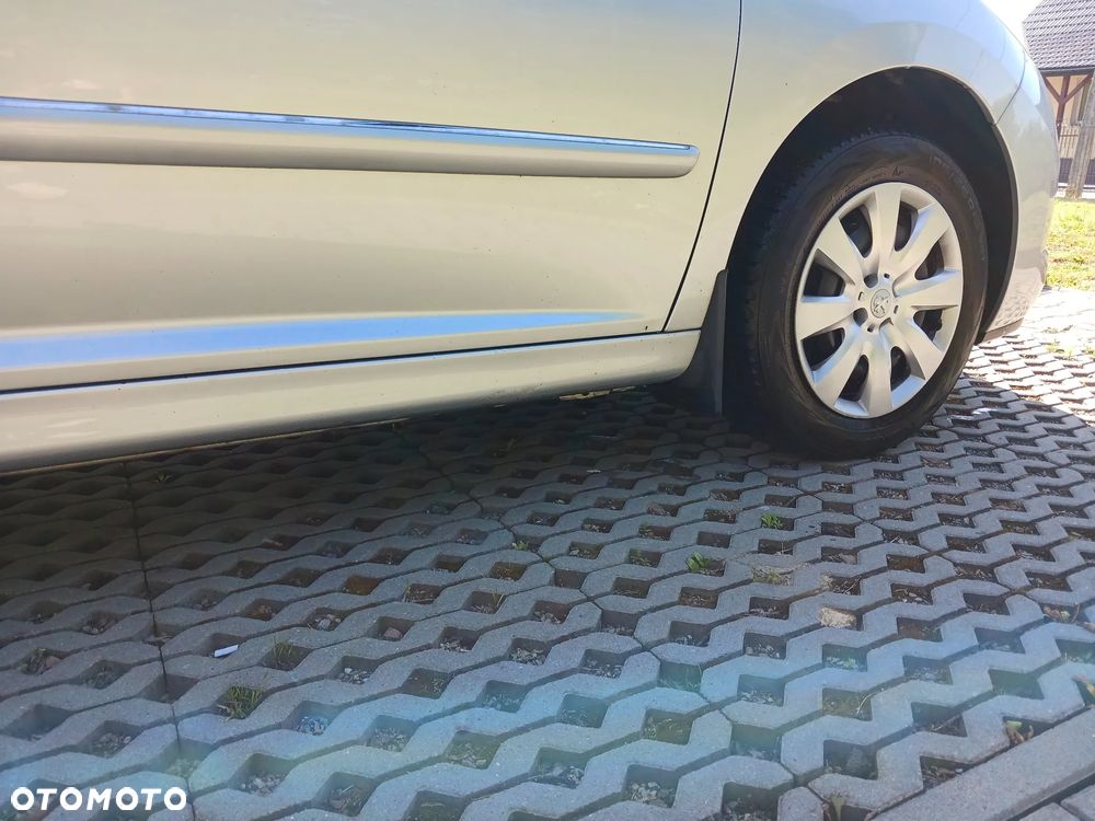 Peugeot 207 1.4 16V Trendy - 5