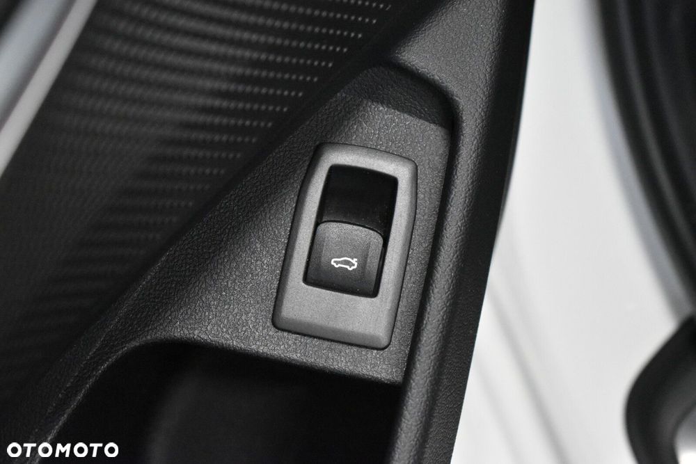 BMW Seria 3 320d xDrive mHEV sport - 9