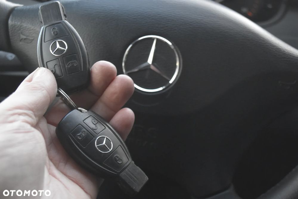 Mercedes-Benz VITO - 21