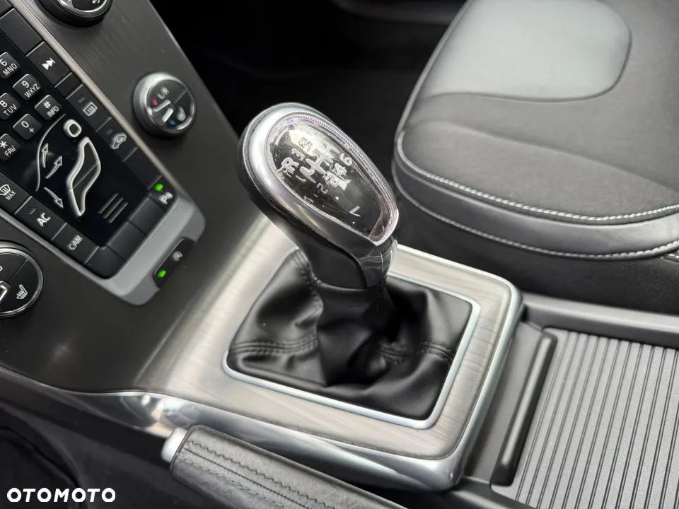 Volvo V40 T3 Momentum - 27