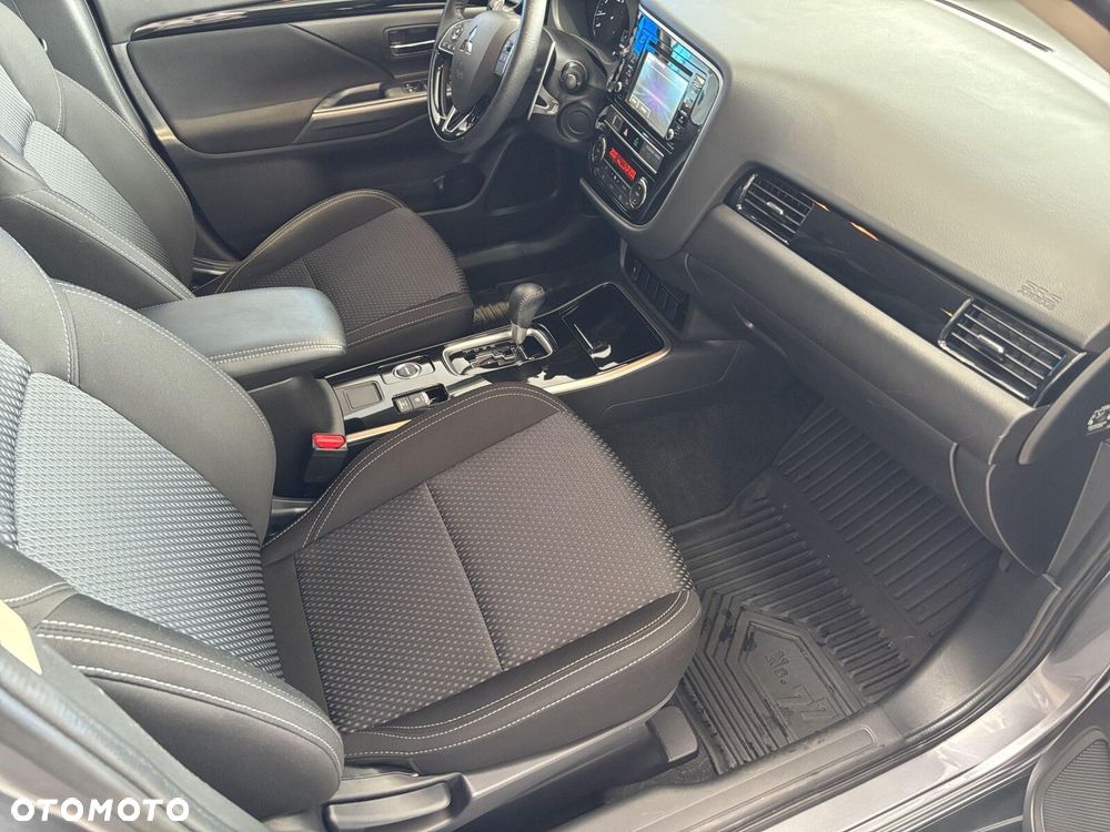 Mitsubishi Outlander - 18