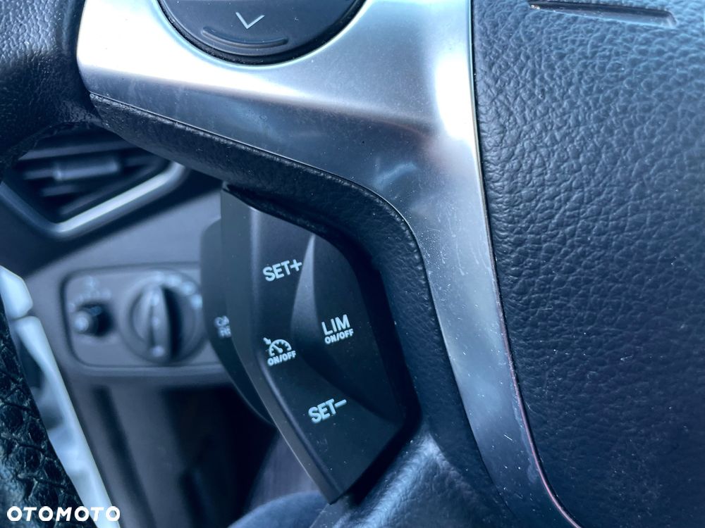 Ford Kuga 2.0 TDCi 2x4 Titanium - 24