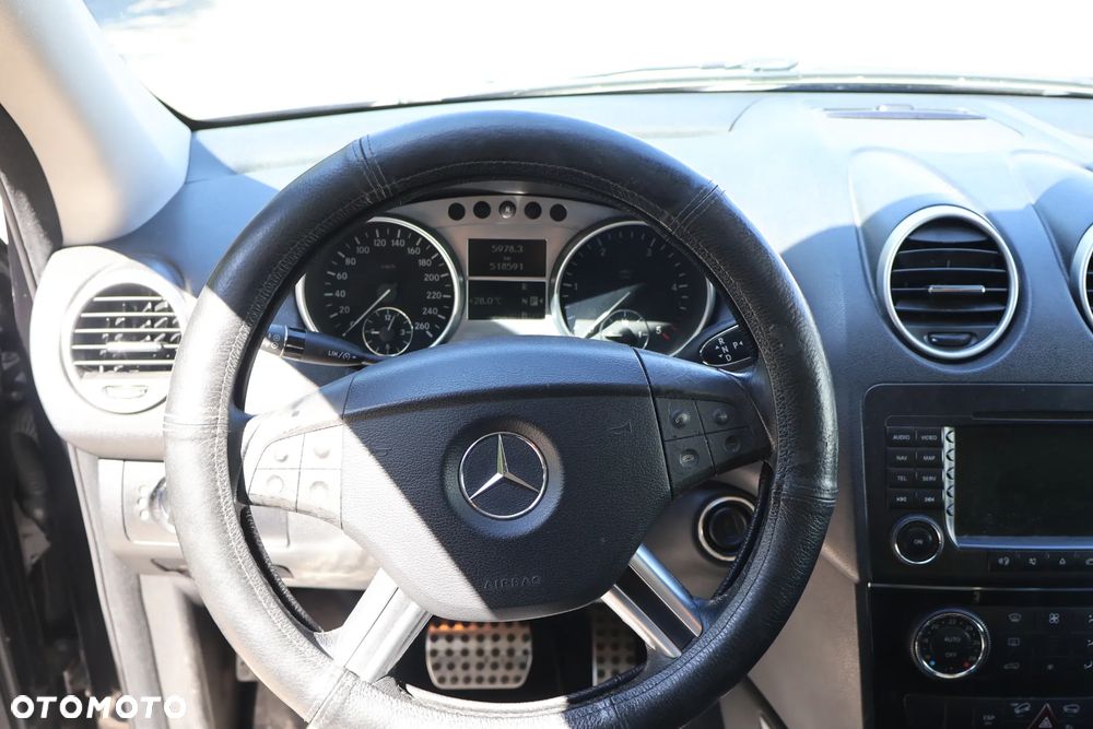 Mercedes-Benz ML - 15