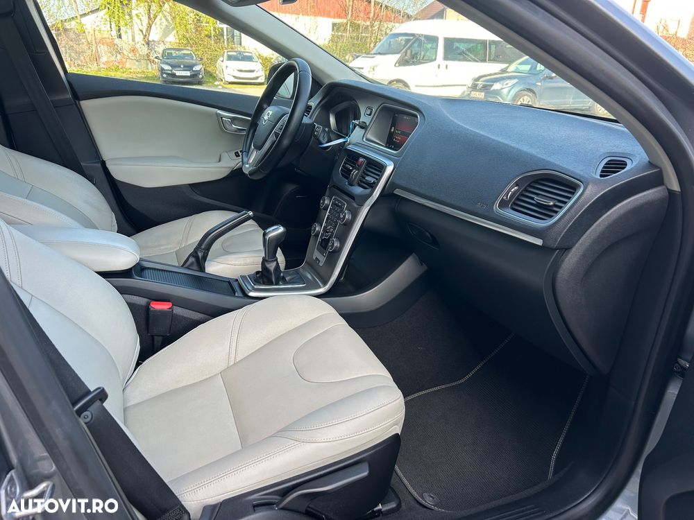 Volvo V40 D4 VEA Momentum - 27