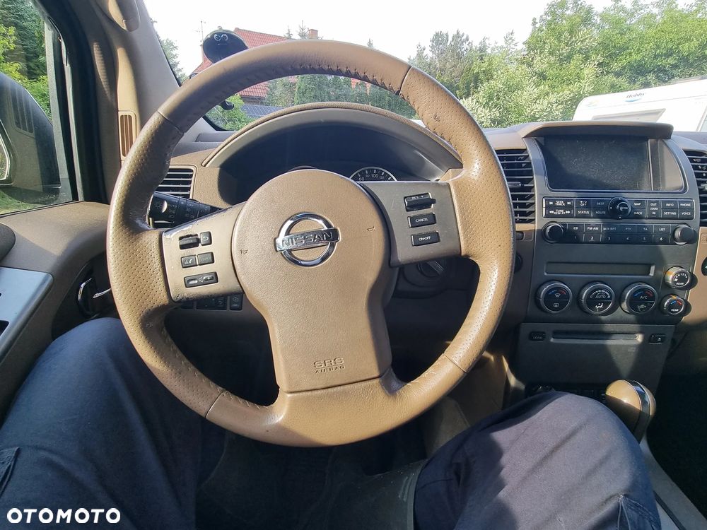 Nissan Pathfinder 2.5 D LE - 11