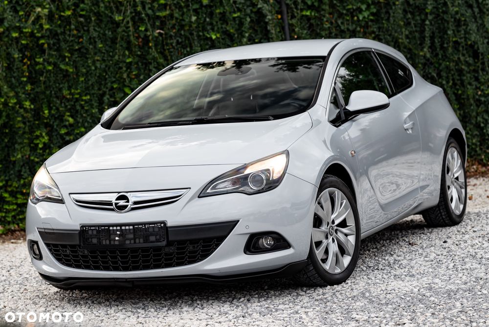 Opel Astra IV GTC 1.6 T Sport - 1