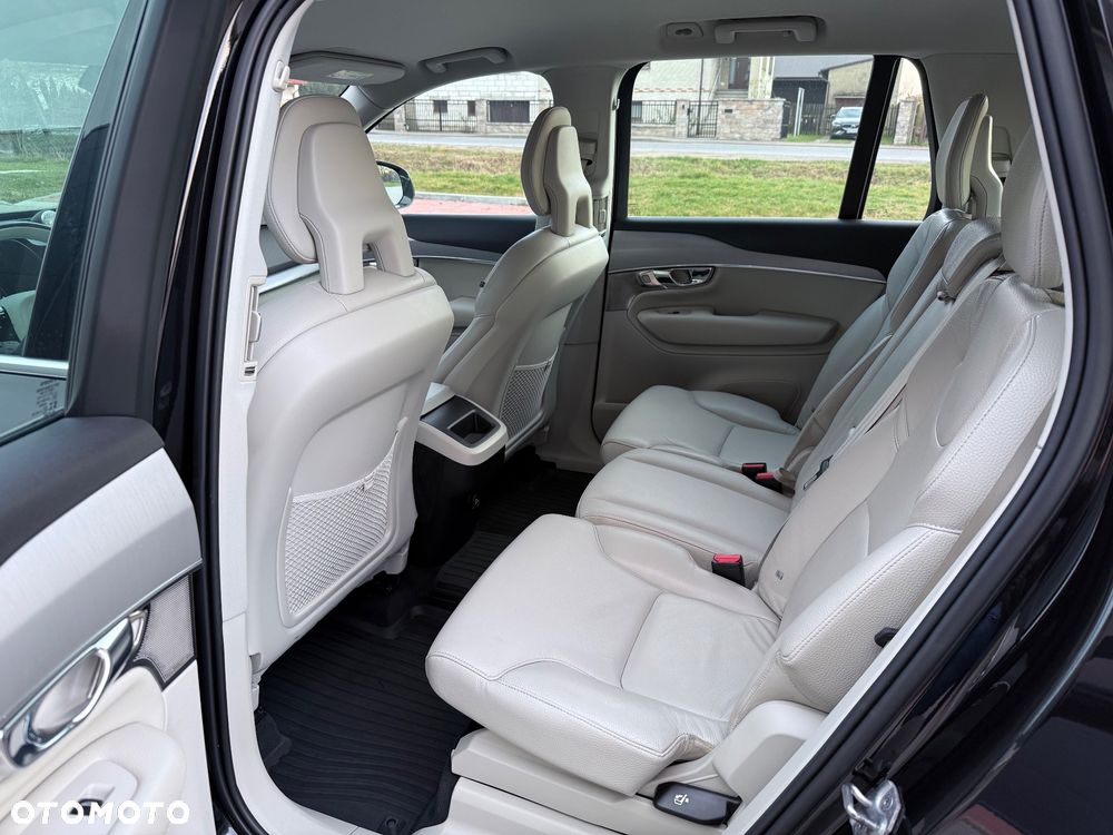 Volvo XC 90 D5 AWD Momentum 7os - 23