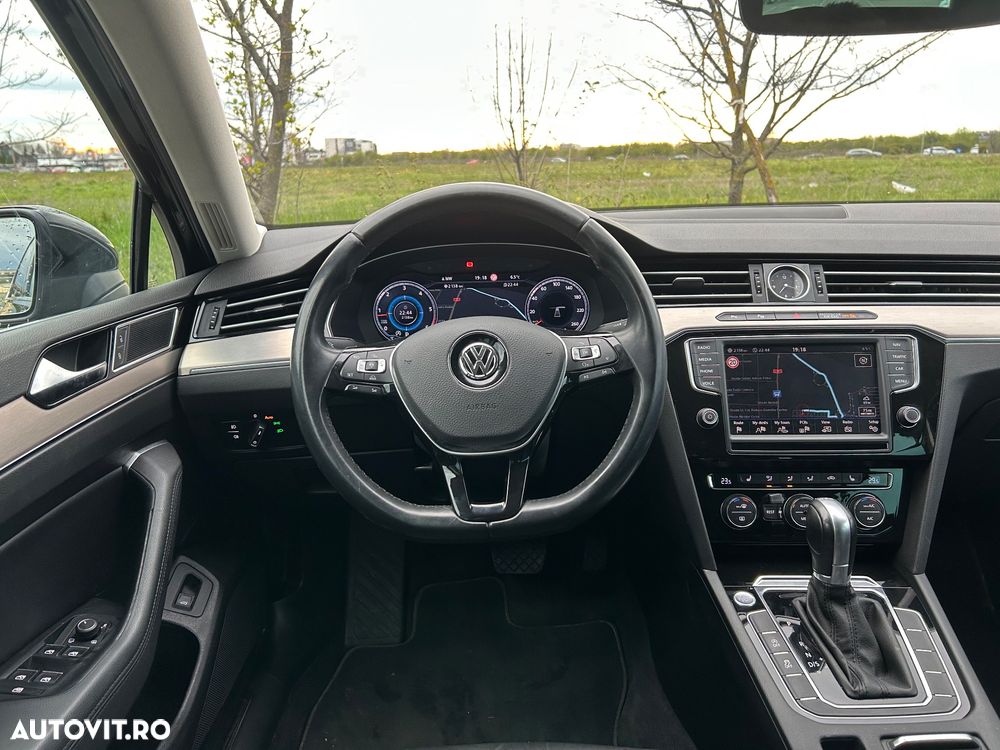Volkswagen Passat Variant 2.0 TDI SCR DSG Highline - 13