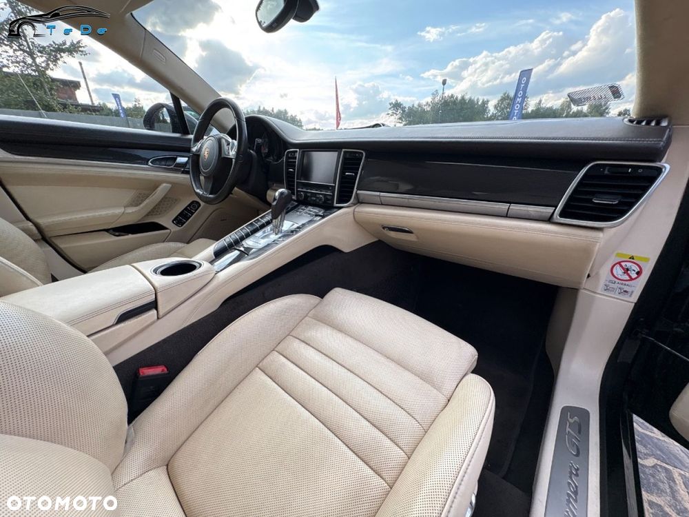 Porsche Panamera GTS PDK - 36