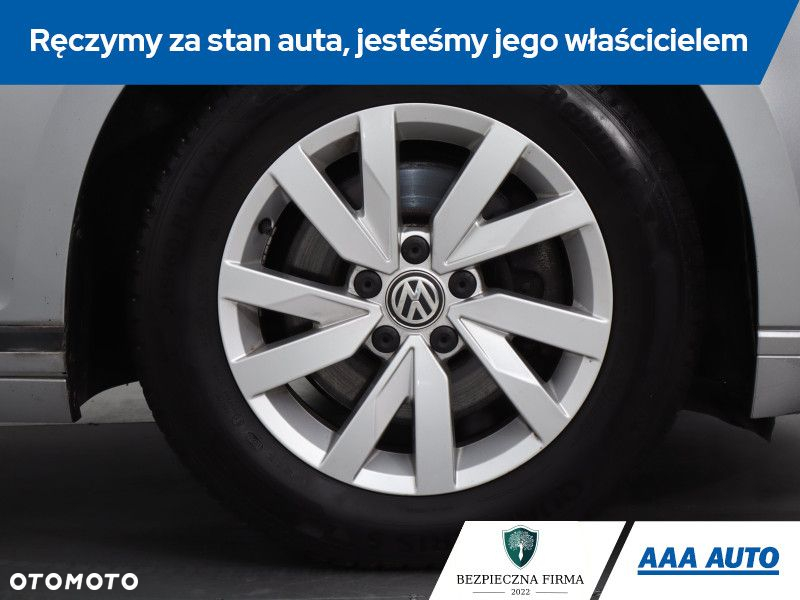Volkswagen Passat - 16