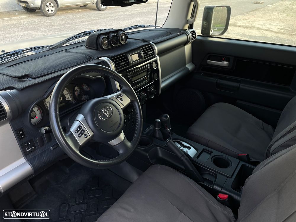 Toyota FJ Cruiser - 7