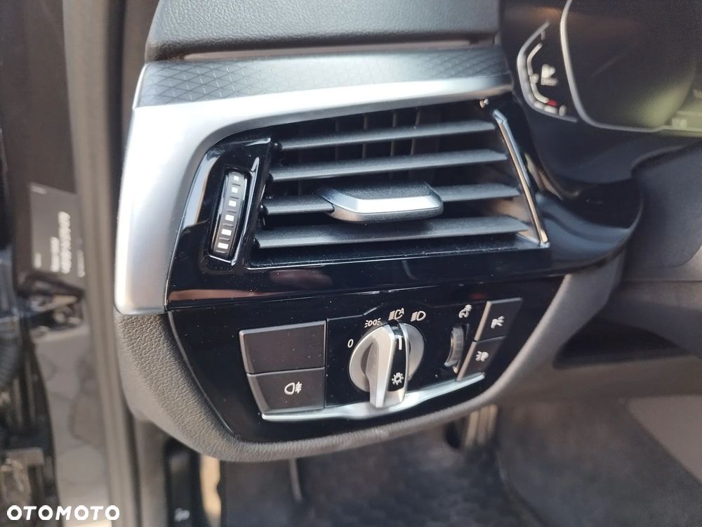 BMW Seria 5 520d MHEV M Sport sport - 16