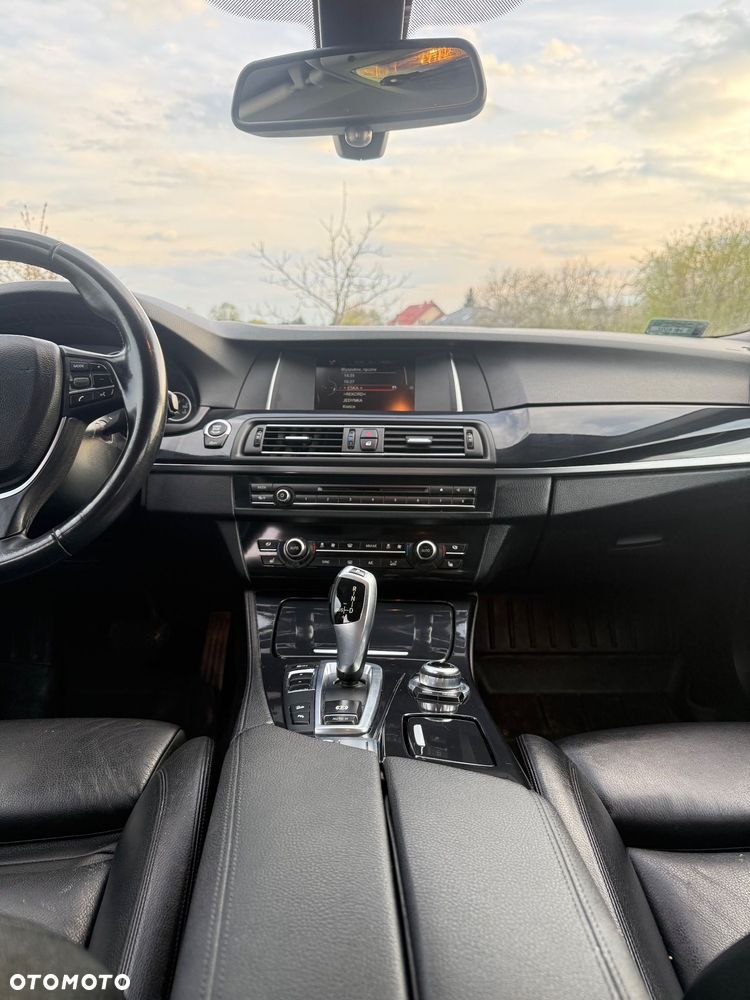 BMW Seria 5 520d xDrive - 12