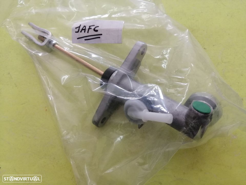Bomba principal da embraiagem Isuzu NKR NLR NMR NOVA - 1