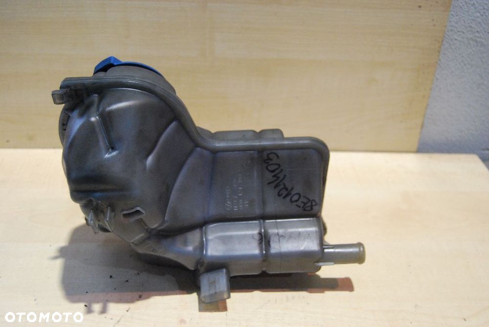 ZBIORNICZEK WYRÓWNAWCZY 8E0121403 AUDI A4 B6 B7 ORI 8E0121403D - 8