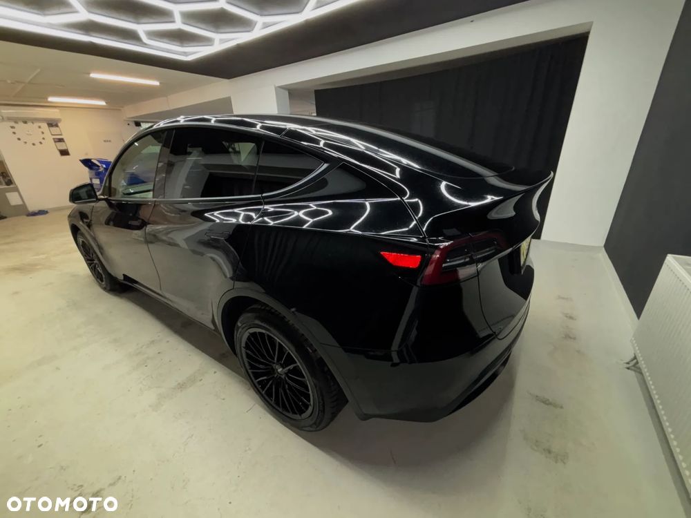 Tesla Model Y Long Range AWD - 5