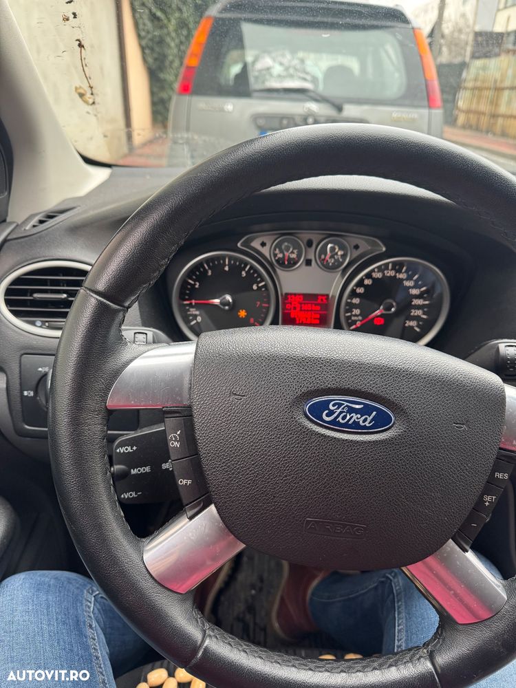 Ford Focus 1.6 Ambiente - 8