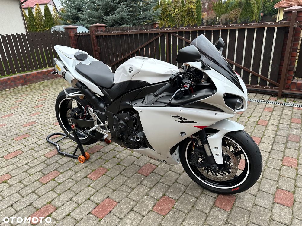 Yamaha R1 - 4