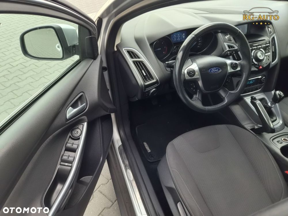 Ford Focus - 32