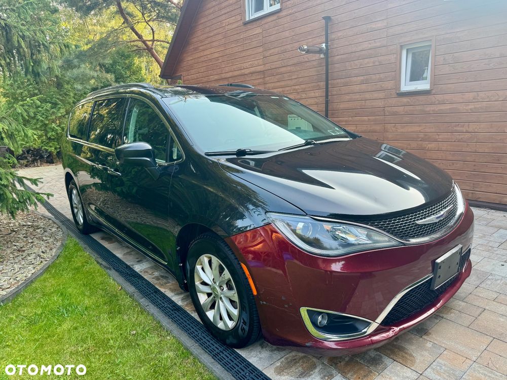 Chrysler Pacifica - 1