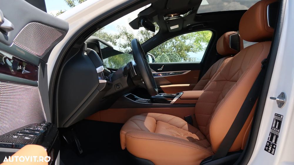 BMW Seria 7 740d xDrive MHEV - 10