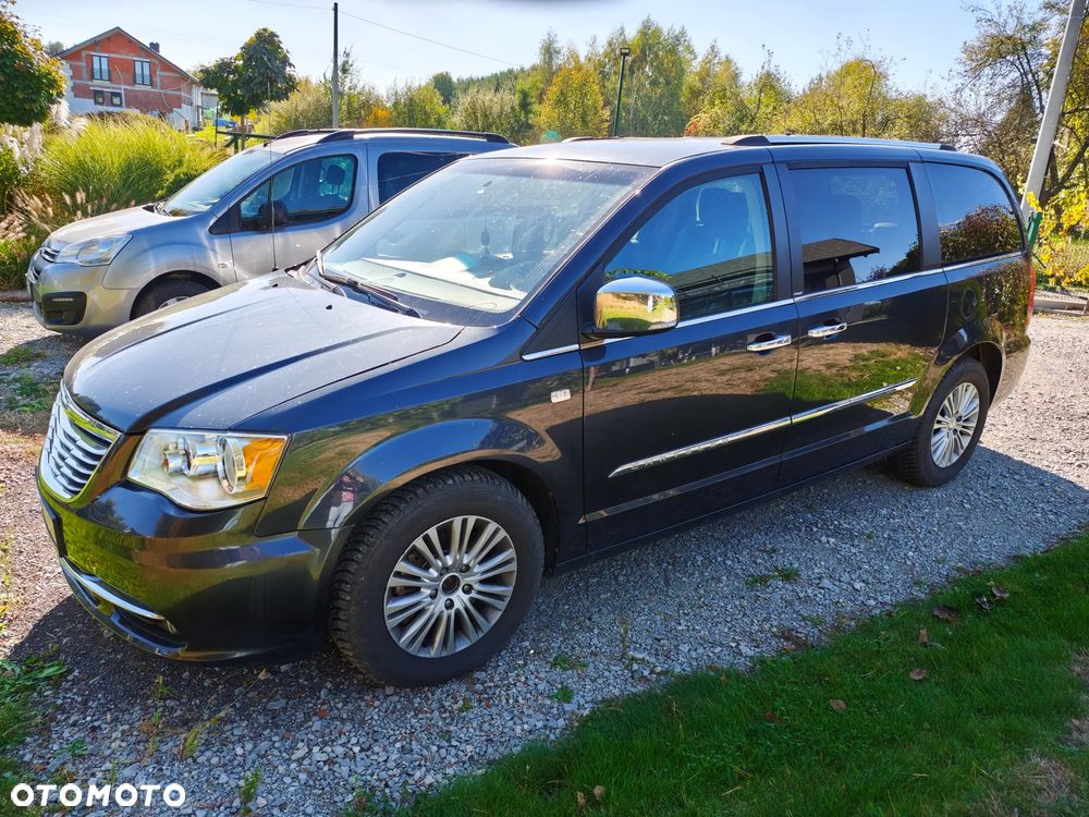 Chrysler Town & Country - 1