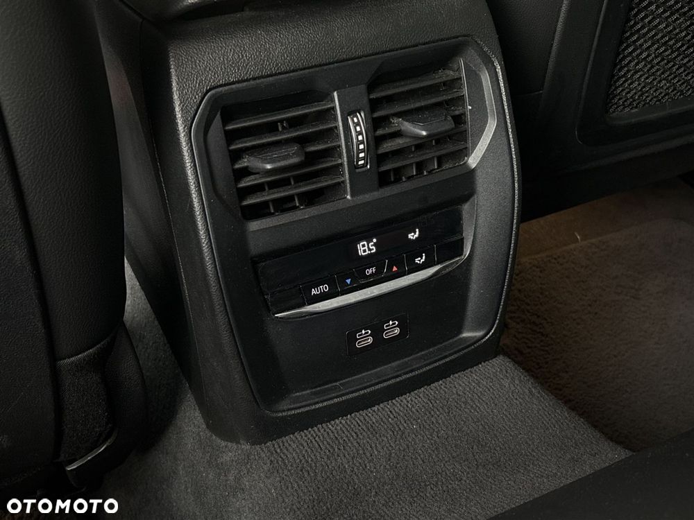 BMW Seria 3 318i - 24