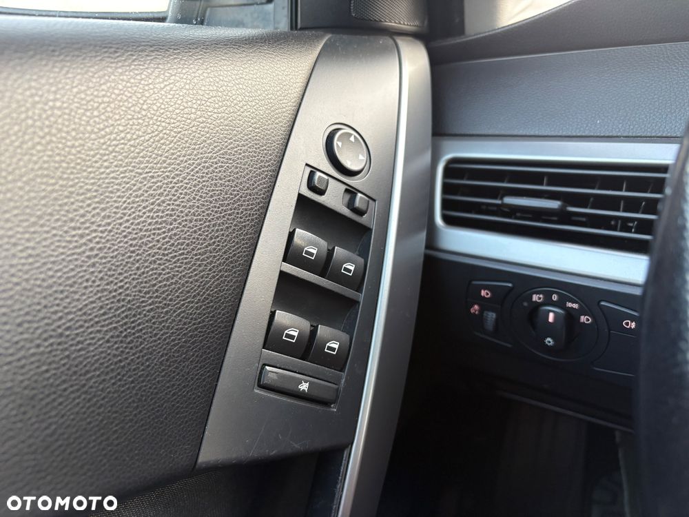 BMW Seria 5 520i - 14