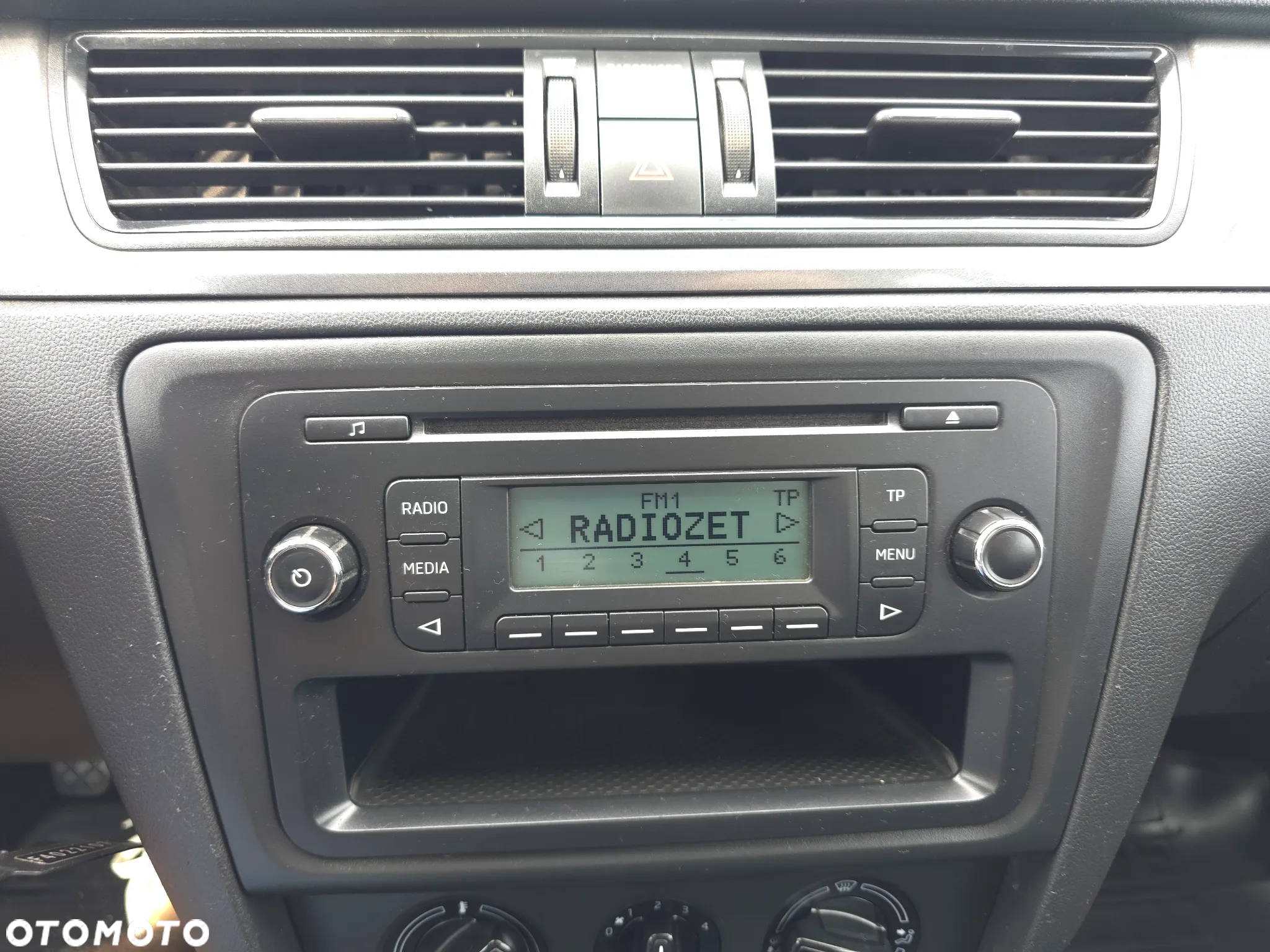 Skoda RAPID 1.2 TSI Ambition Max - 23