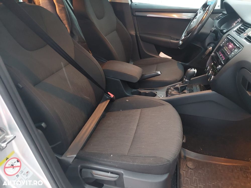 Skoda Octavia 1.6 TDI DSG Ambition - 6